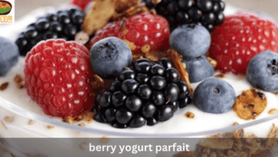 berry yogurt parfait